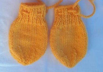 Yellow set of winter accessories